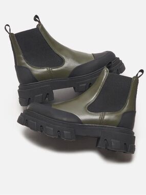 Ganni Low Chelsea Boots in Kalamata, size 37